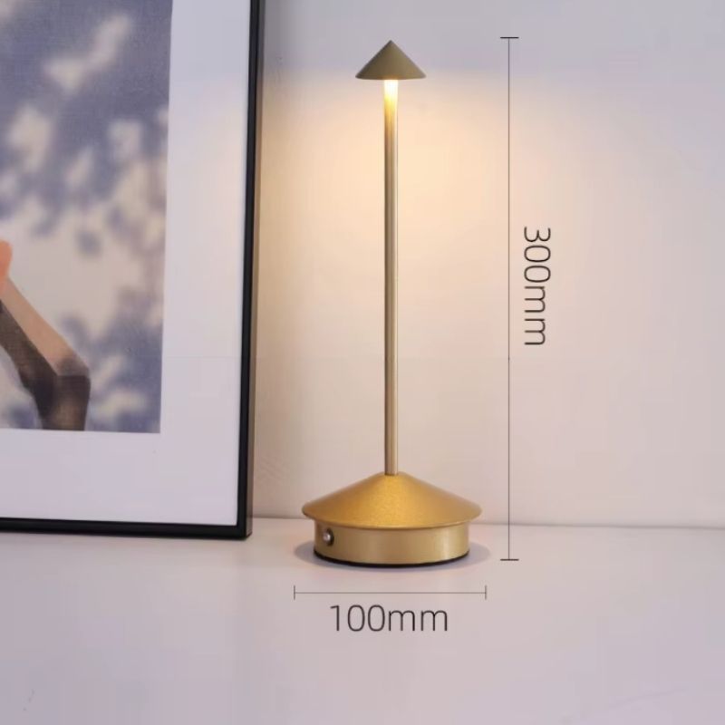 Luminária de Mesa em Led Recarregável Dourada Modelo Vellum