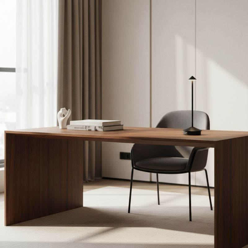 Luminária de Mesa em Led Recarregável Preta Modelo Vellum